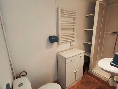 meublé fonctionnel dans propriété calme