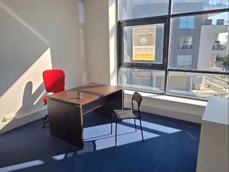 bureaux fermés 13.65 m2 + parking