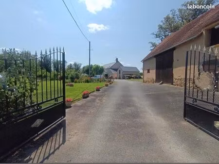 magnifique propriété 5 chambres avec terrain et dépendances avec accès rivière