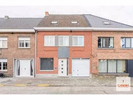 verzorgde woning met inpandige garage en tuin