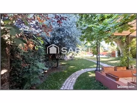 maison 7 pièces 208 m²