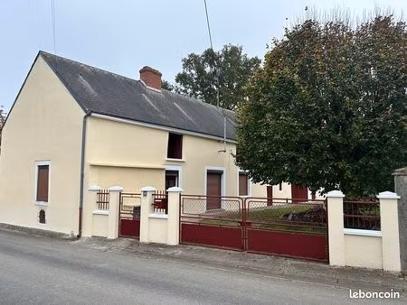 longere avec dépendances et grand terrain à louer à les bordes