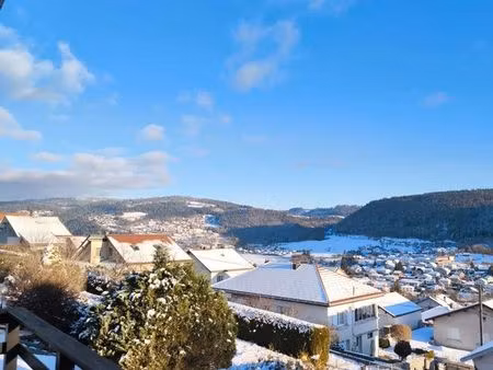 maison avec vue dégagée sur le doubs