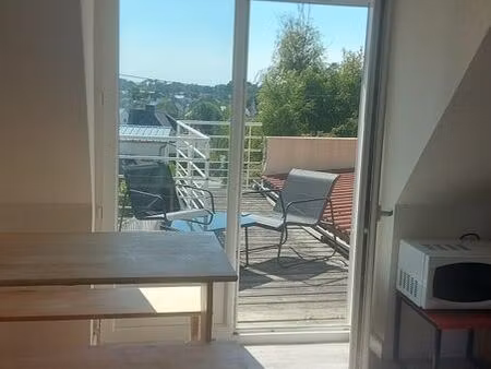 loue charmant studio avec terrasse. 5 minutes de plages