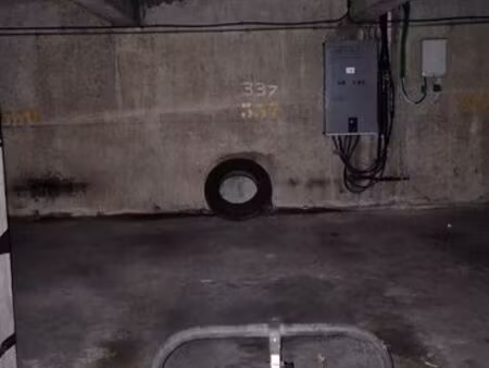 place de parking souterrain