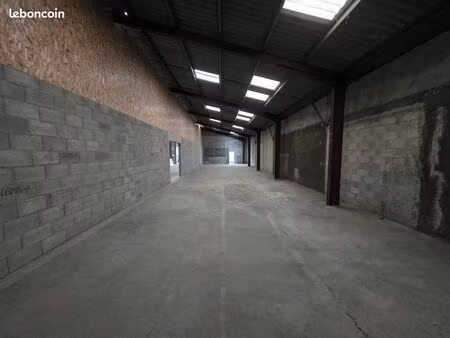 vente local de 220m2 lons