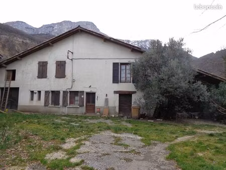 vends corps de ferme