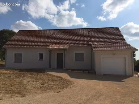 maison a louer dans petit hameau situé a 4 kms de livernon