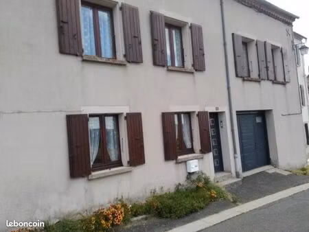 maison dans village de chateauneuf
