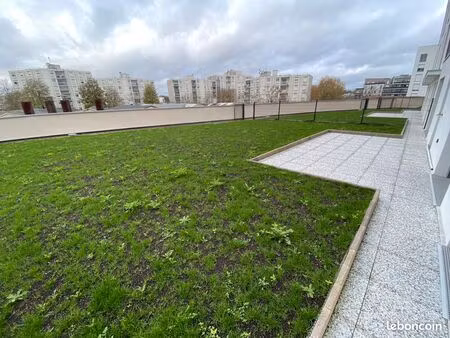 très rare : t4 (3 chambres) neuf de 87 m2 avec 186 m2 de jardin et 23 m2 de terrasse