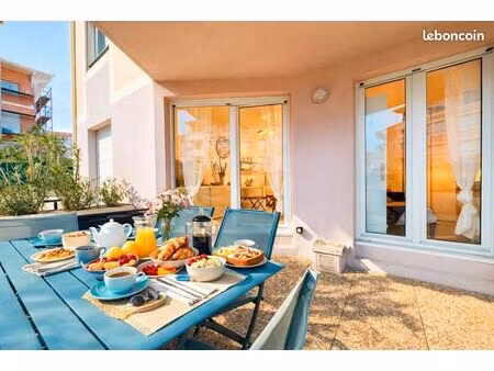 à louer à l’année – t2 avec grande terrasse et garage – port-fréjus