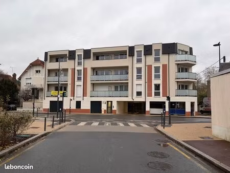 2 pieces 45 m2 + parking centre ville saint jean de la ruelle