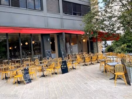 bistrot licence 4 tout équipé et fonctionnel / bar restaurant / proche transports et burea