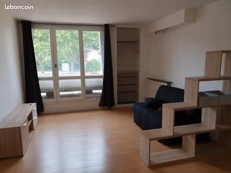 studio 32m2 + place parking couverte et sécurisée + box de stockage