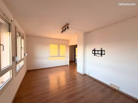 appartement 2 pièces - balcon - cave et stationnements