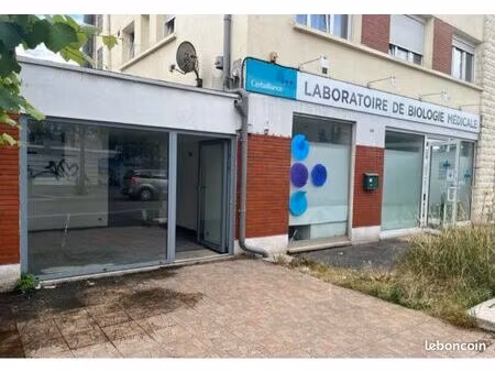 bureau à louer ( bien lire )