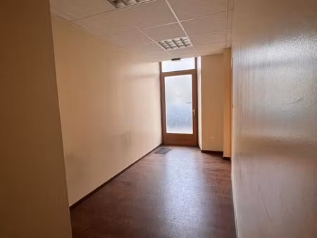 vend locaux de 70 m2 centre ville