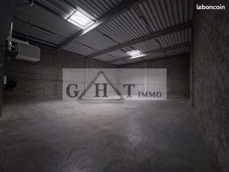 local bureaux 606 m²