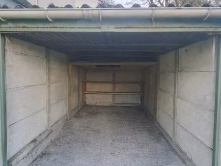 box fermé – parking + rangement + location – face gare rer a