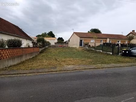 terrain saint andré de la marche