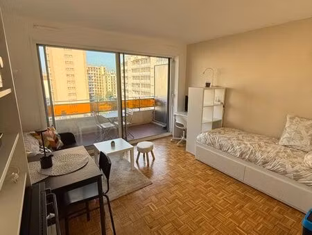 location studio meublé