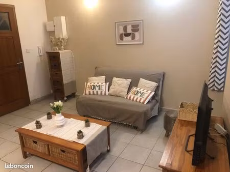 grand studio meublé et équipé