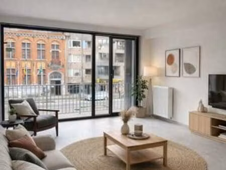 appartement rénové de deux chambres avec terrasse