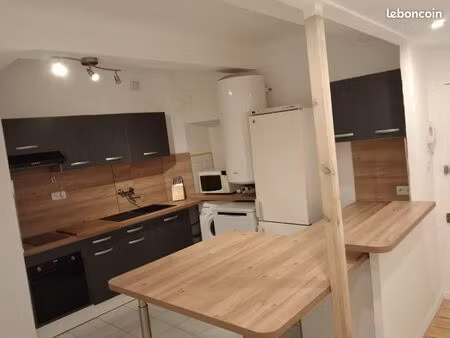 grand t2 de plain pied à tourrettes / 74m2 + 3ème pièce borgne