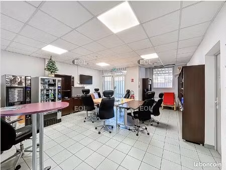 local bureaux 775 m²