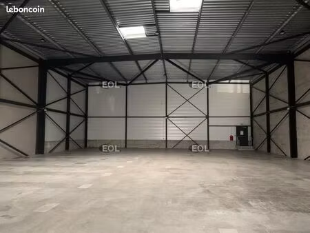 local industriel 762 m²