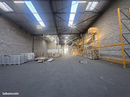 local industriel 855 m²