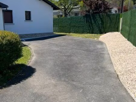 maison avec grand jardin aucune mitoyenneté proche centre commercial