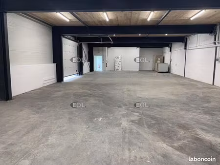 local d'activité 300 m²