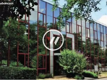 local d'activité 610 m²
