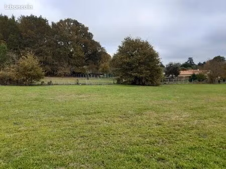 terrain 800 m² saint macaire