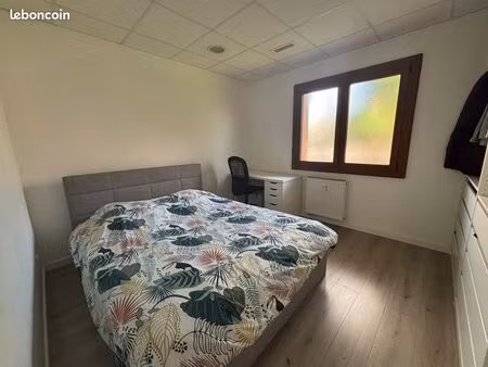 t2 rénové 46 m² – résidence fermée – dossier solide exigé – la garde