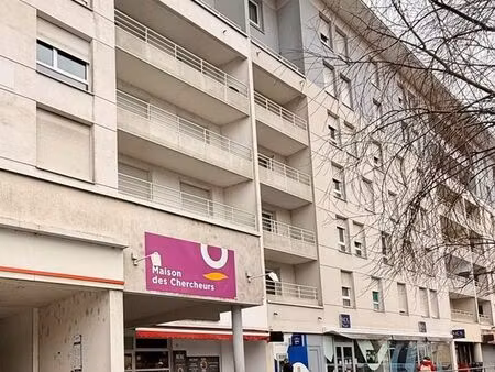 studio meublé avec loggia et parking