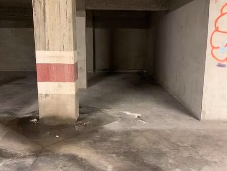 place de parking souterrain