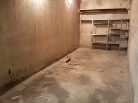 grand garage 15m2 très sécurisé- plein centre ville hyeres