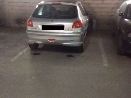 place parking couverte louée