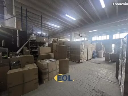 local d'activité 900 m²