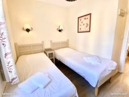 a louer maison meublée très calme sur le golf de pont royal