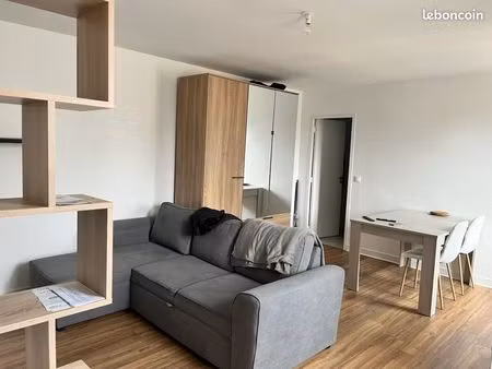 grand studio de 35m2 refait à neuf