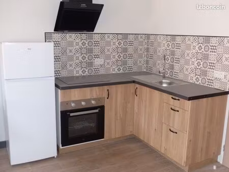 location joli studio 30m2 lavelanet avec balcon