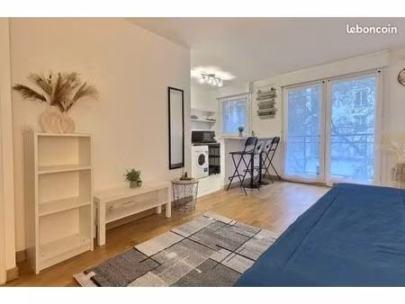 maisons alfort-studio meublé tout inclus-eau froide/eau chaude/chauffage inclus dans le pr