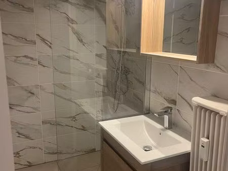 à louer - t4 au centre de pont de chéruy