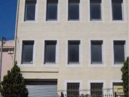 entrepôt + bureau - 50 m2 - zone franche