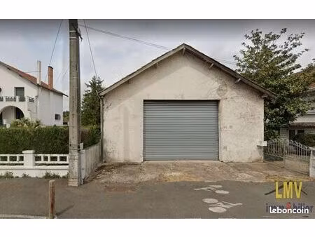 garage/box 250 m² pineuilh