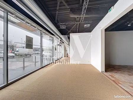 local commercial 603 m² brest