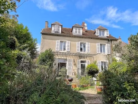 maison 10 pièces 301 m²